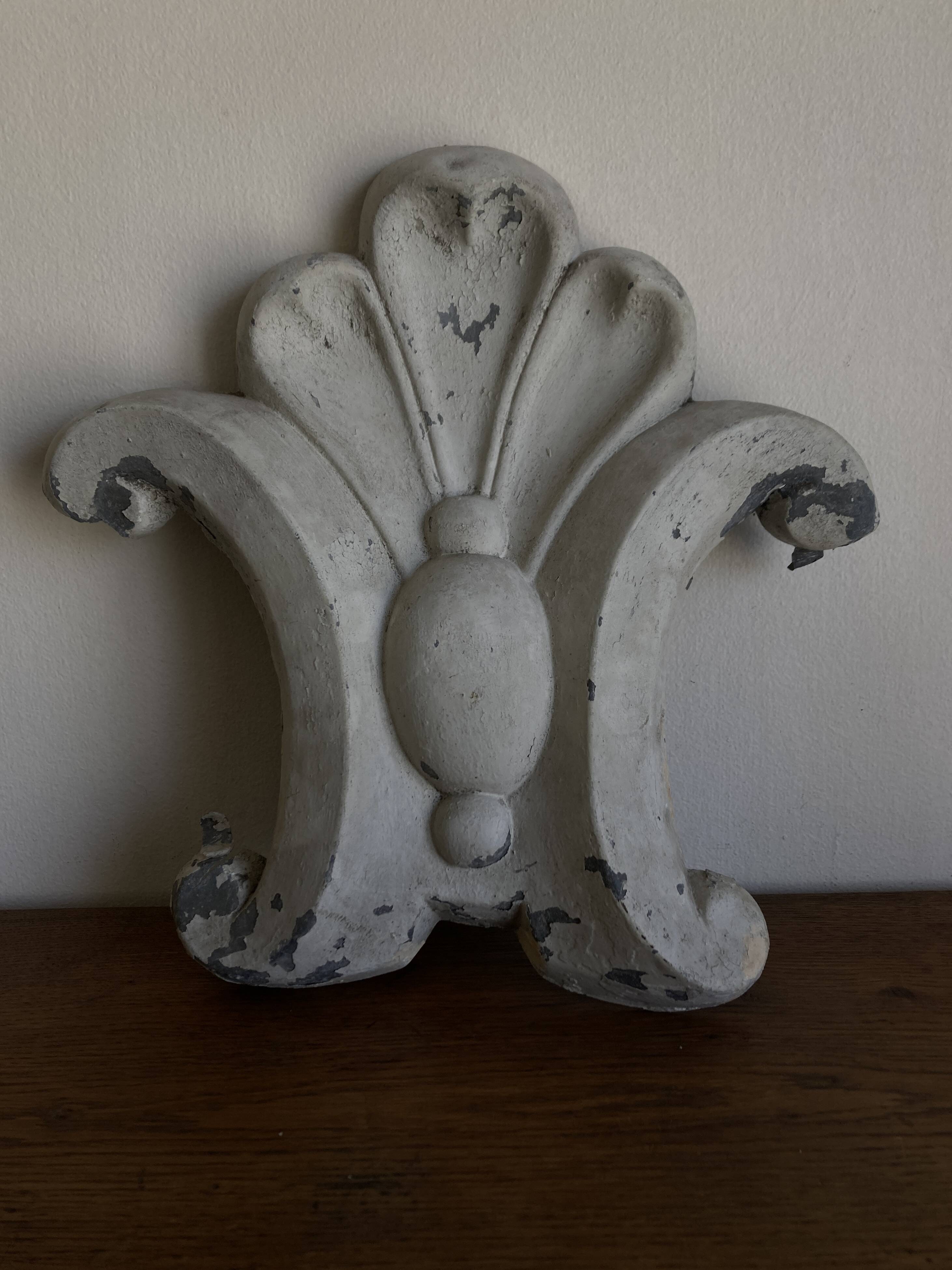 Neo-classical acanthus leaf bas-relief 19th century