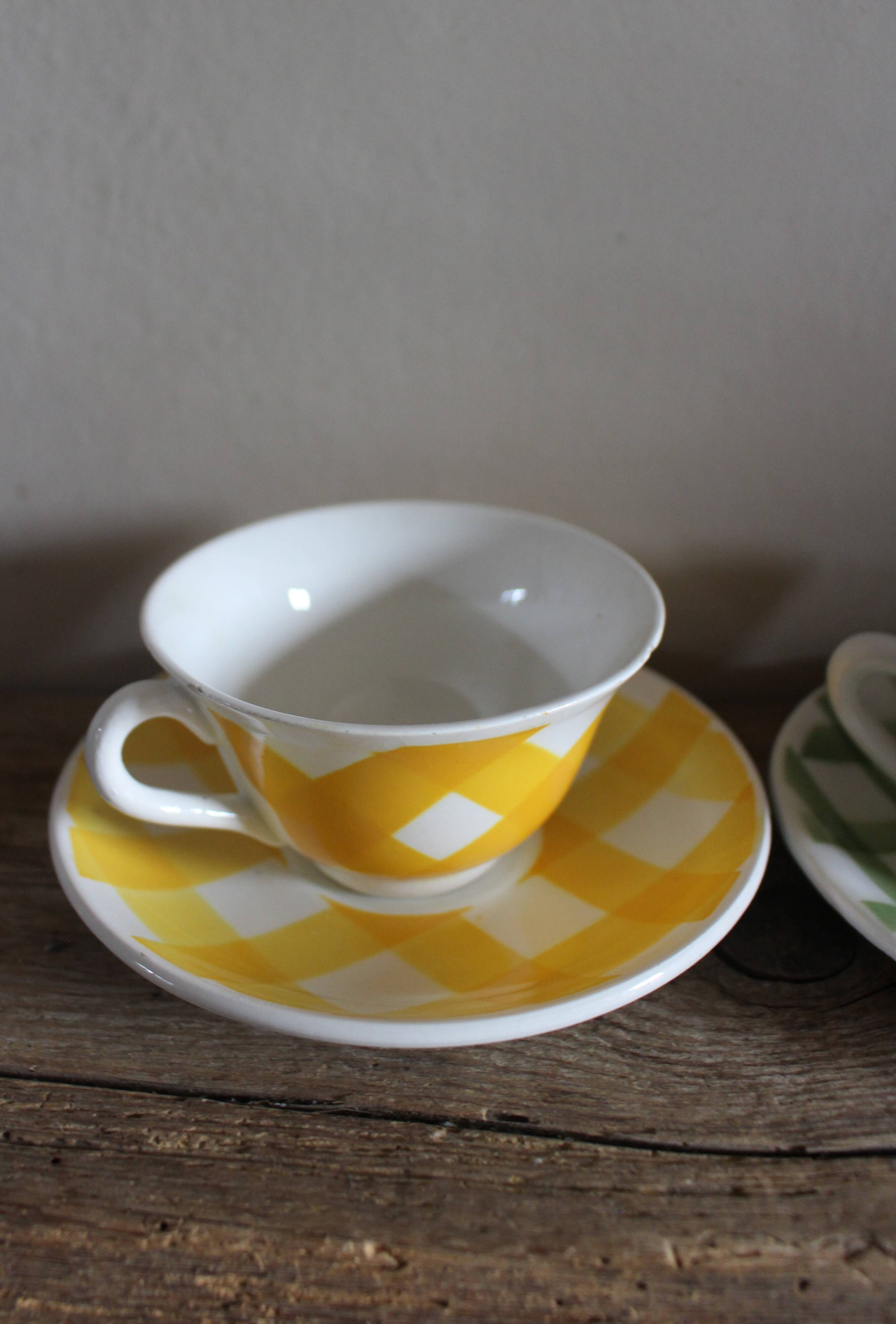 2 cups saucers Square Yellow Green Vintage