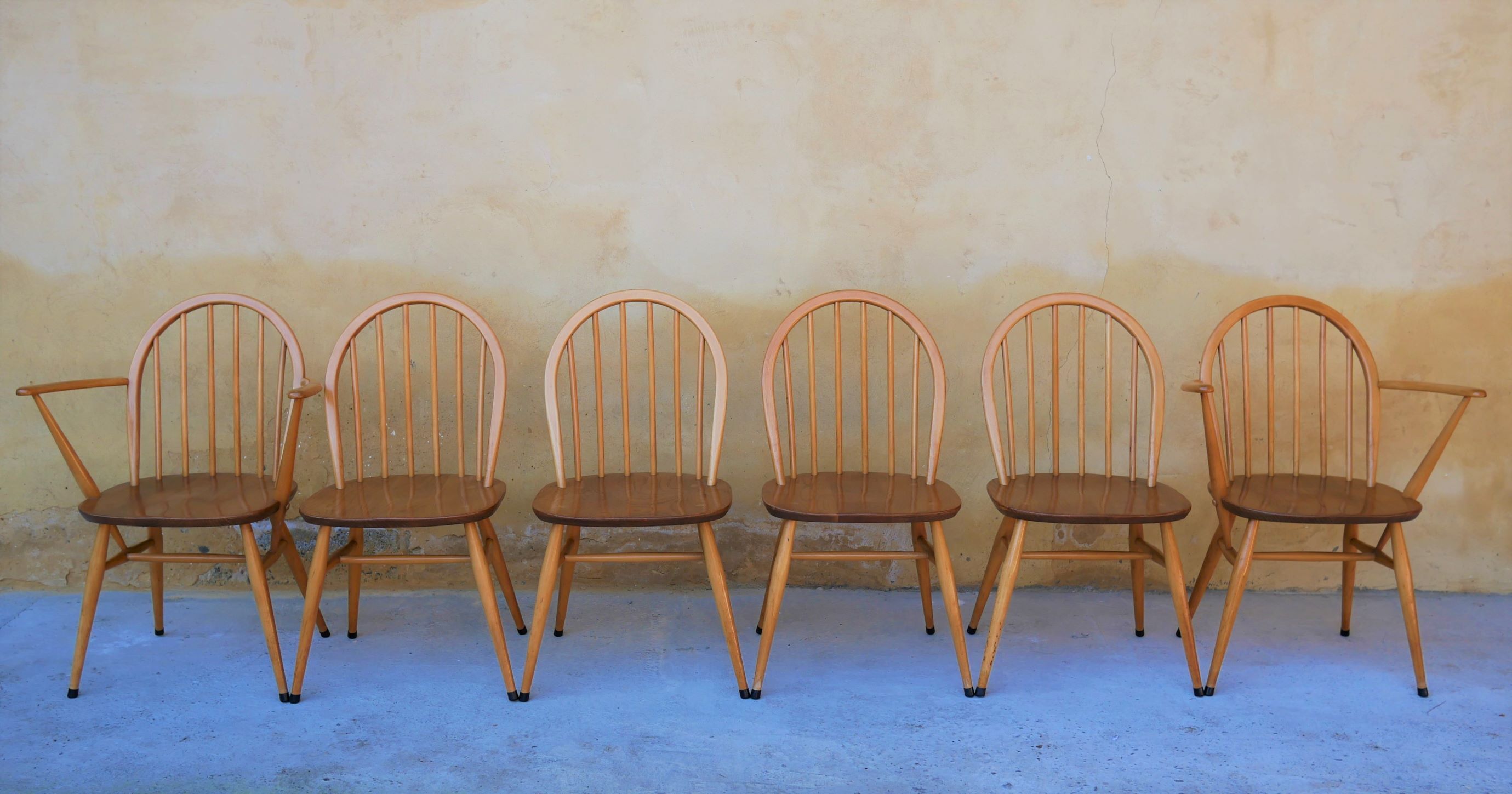 Série de 4 chaises « Windsor » par L. Ercolani pour les éditions Ercol
