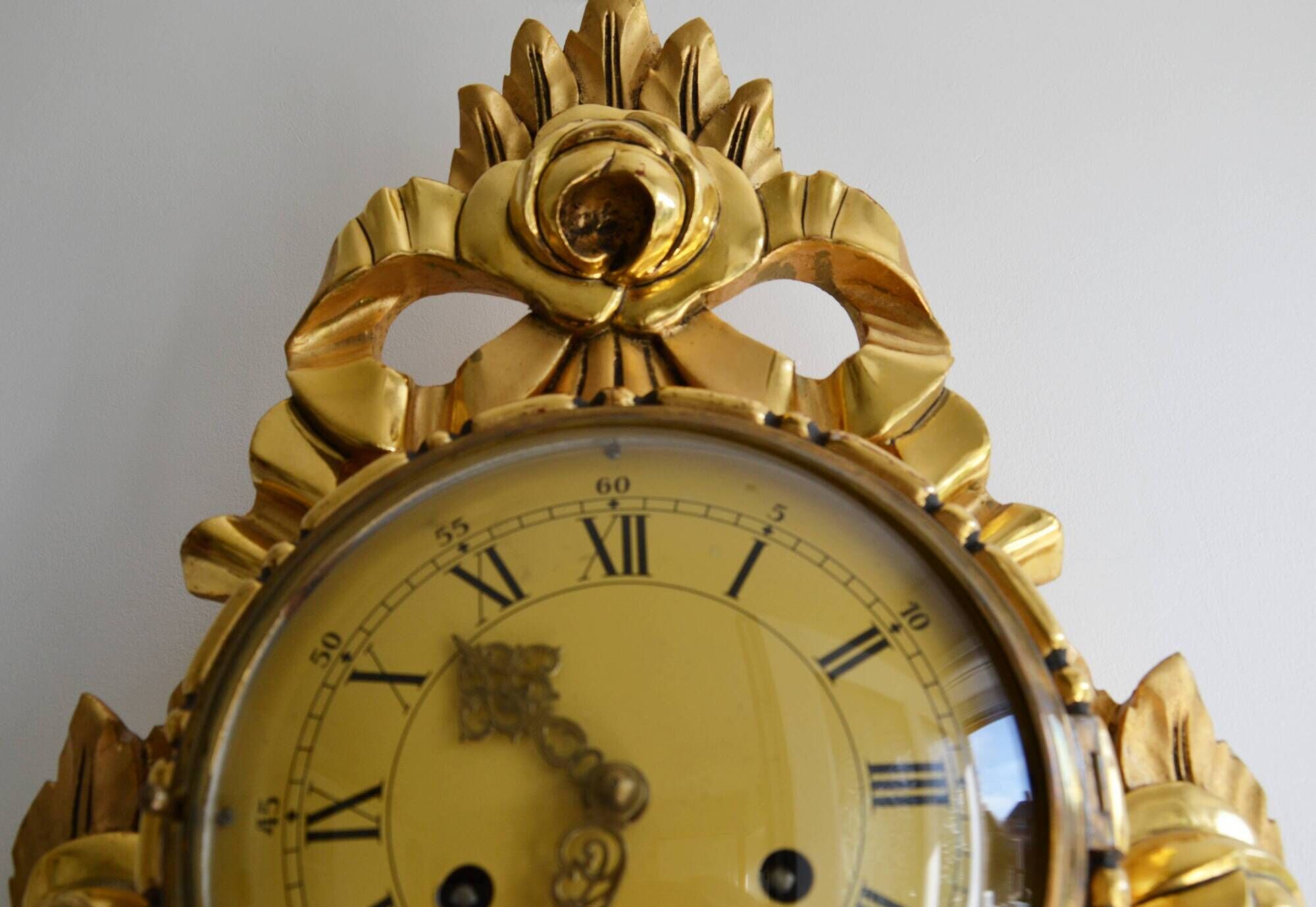 Vintage Gilded Carved Wood Rococo Style Floral Perivale Wall Clock 1960s