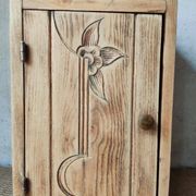 Petit meuble ancien en bois massif restauré