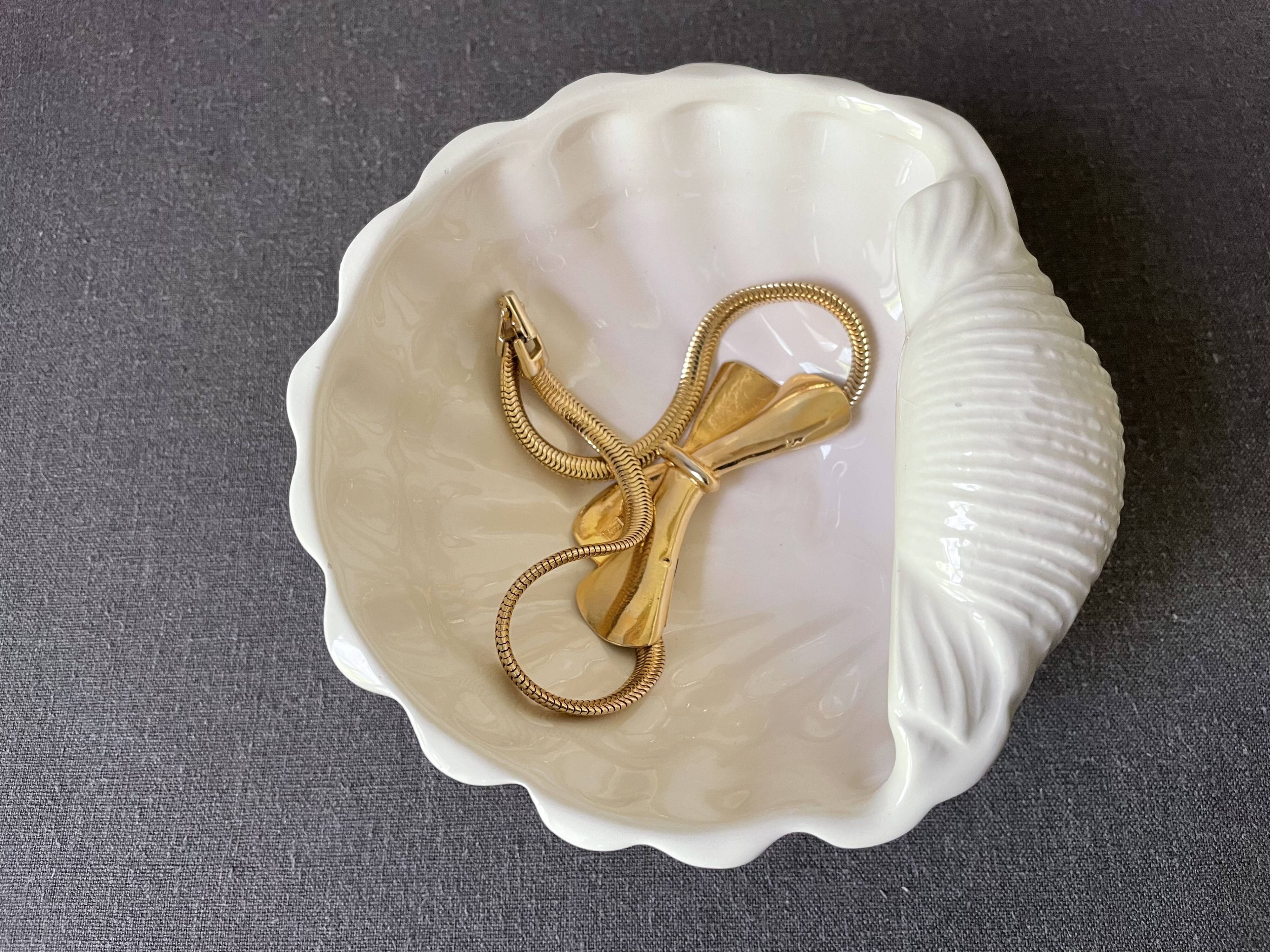 Ceramic shell emptier