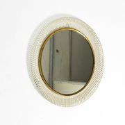 Miroir mural rond de style Mid-Century Modern avec un cadre en métal blanc expansé.