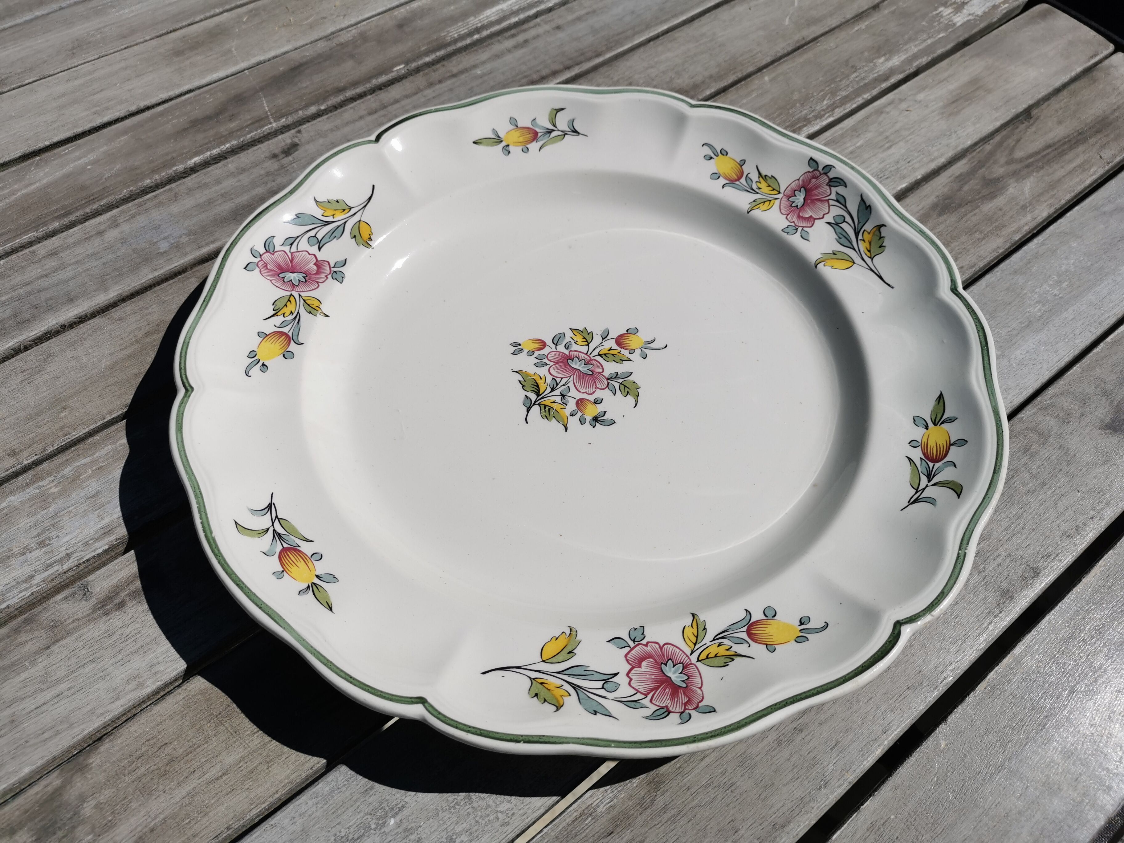 Half porcelain dish of Lunéville, Keller and Guérin, floral decoration.