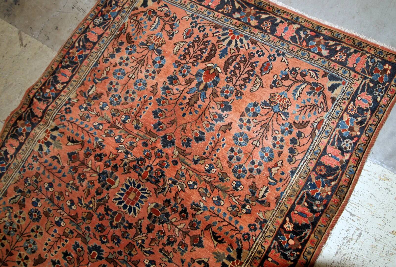 Handmade antique Persian Sarouk rug 3.1' x 5.2' (94cm x 158cm) 1920s