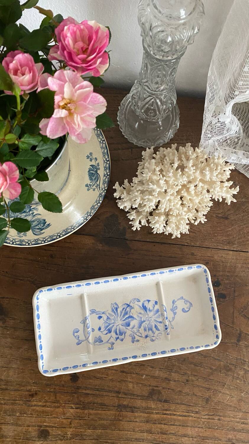 Azalea iron earth soap dish