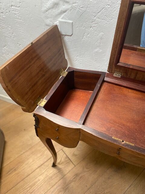 Wooden dressing table in marquetry
