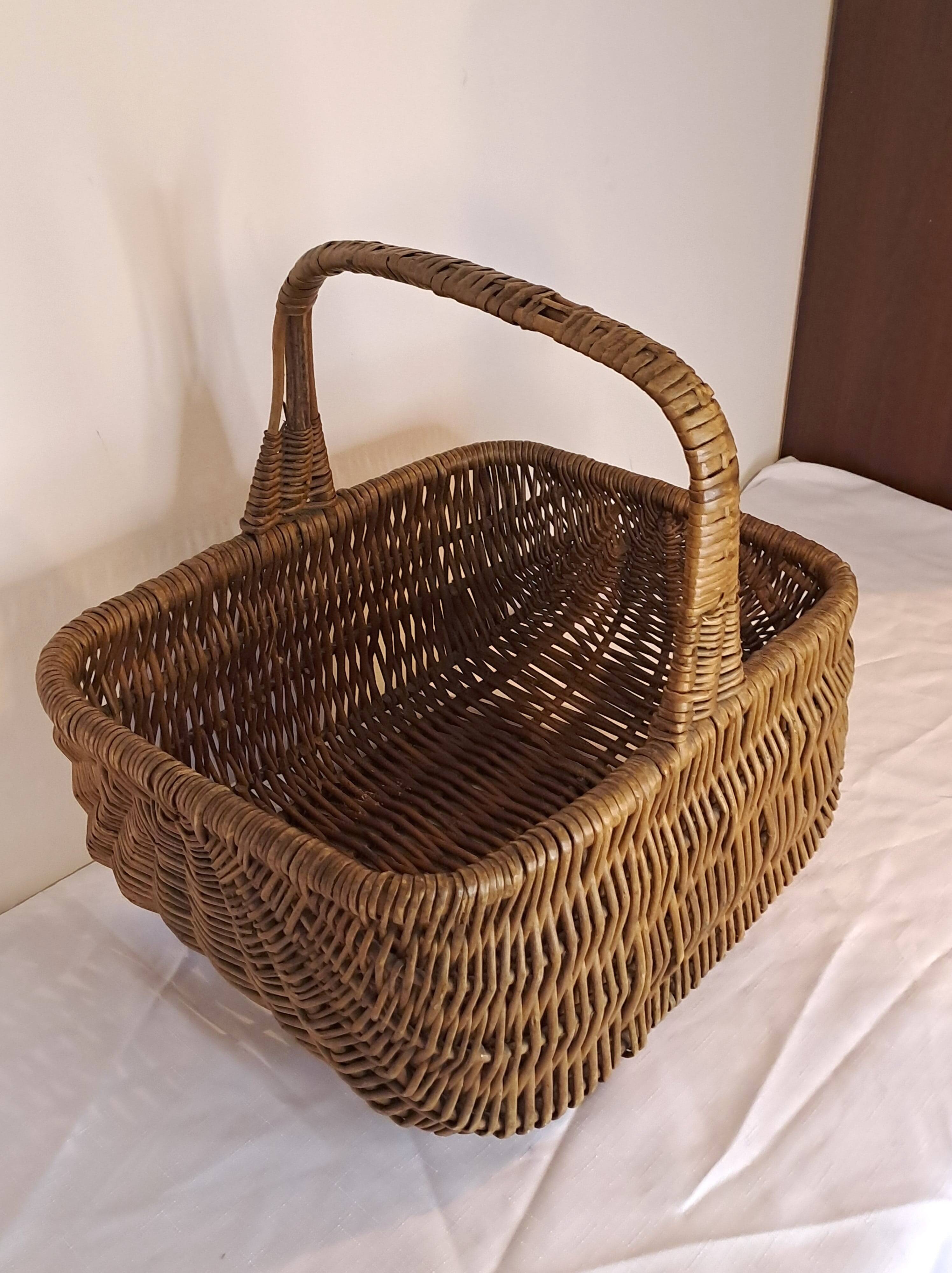 Large vintage woven rattan basket – Authentic and practical