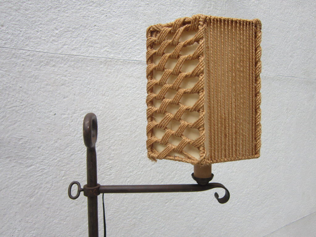 Tripode gallows lamp