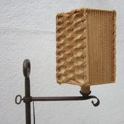 Tripode gallows lamp