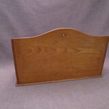 Old letter carrier in chene