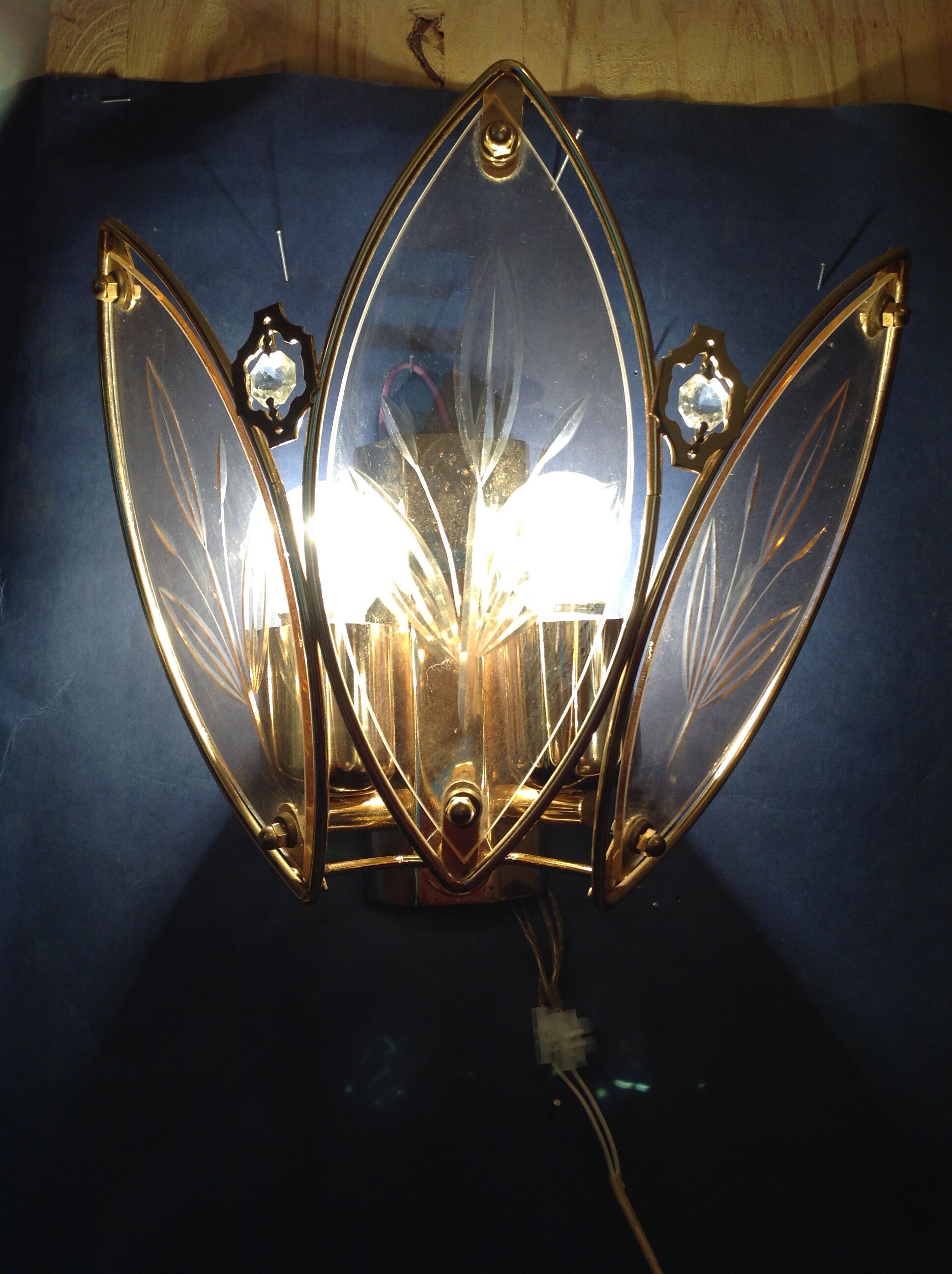 Vintage wall lamp in glass and gold metal