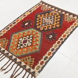 Kilim Vintage Anatolien Rouge – Motifs Géométriques, Laine, 88x125 Cm