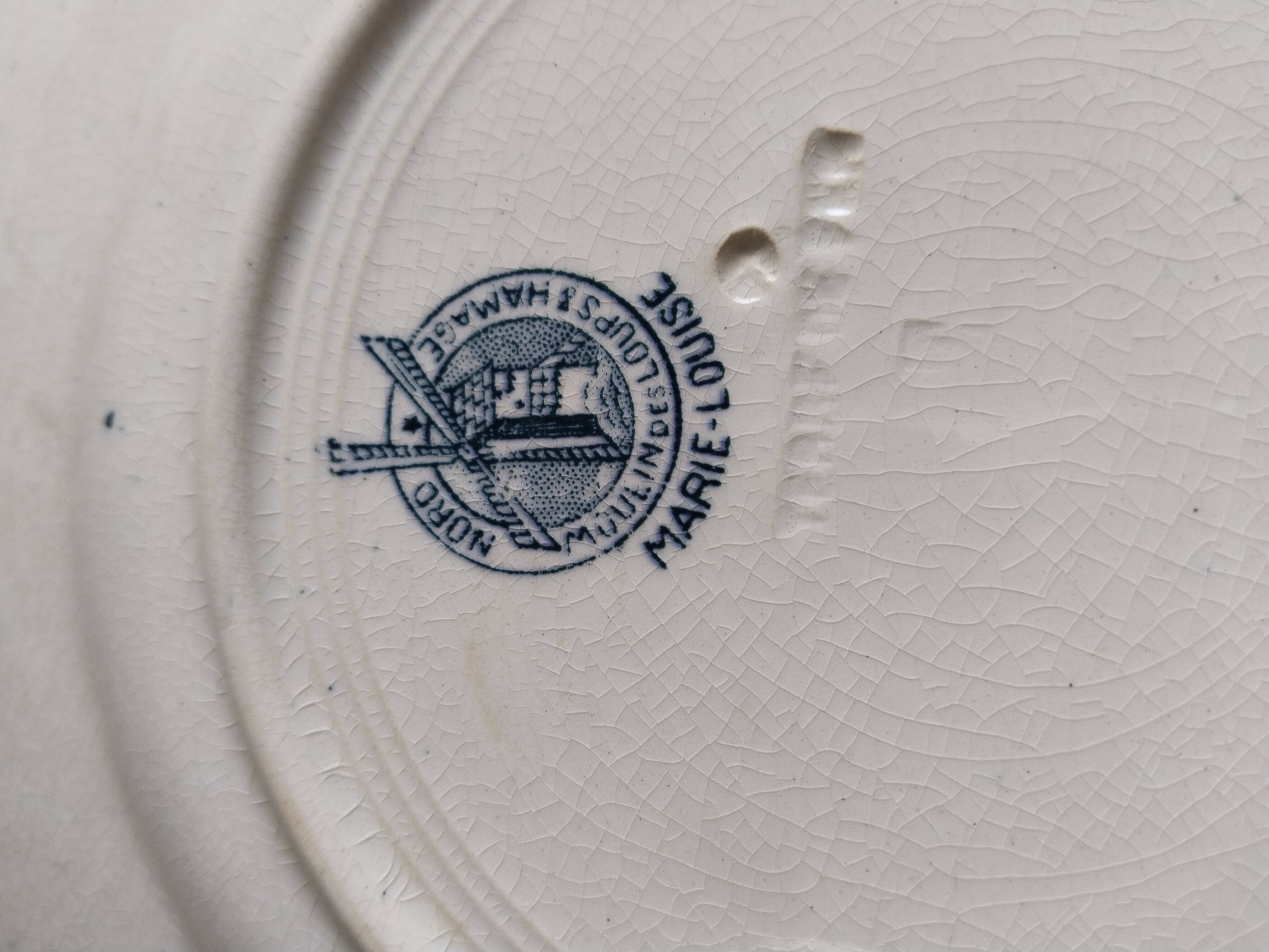 Flat plates (4) in earthenware from Saint Amand and Hamage, Terre de fer, Marie Louise model, c
