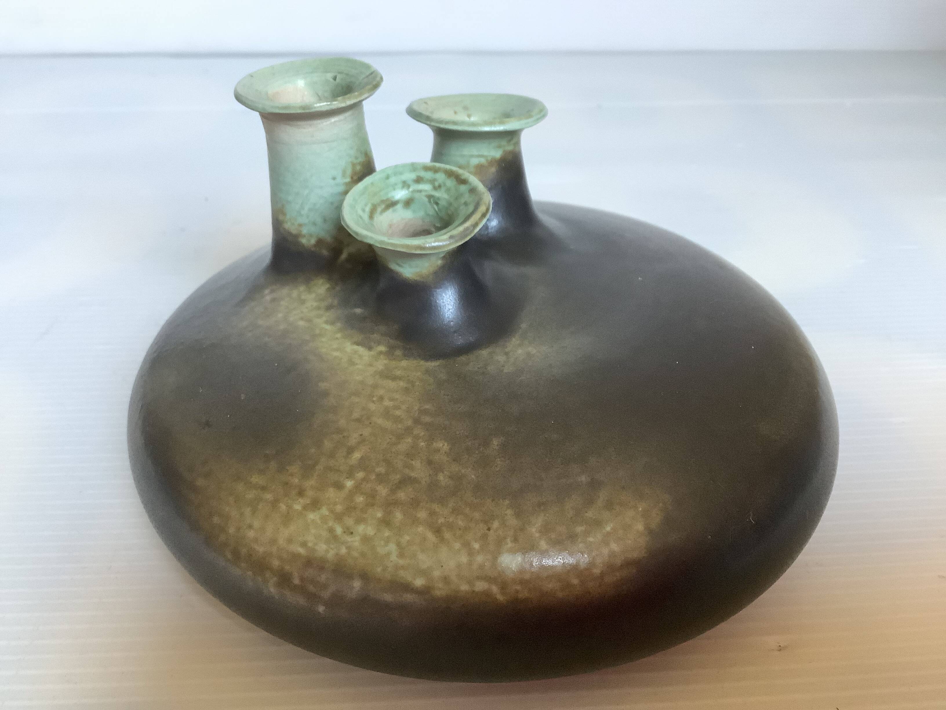 Two-tone ceramic vase flower pick