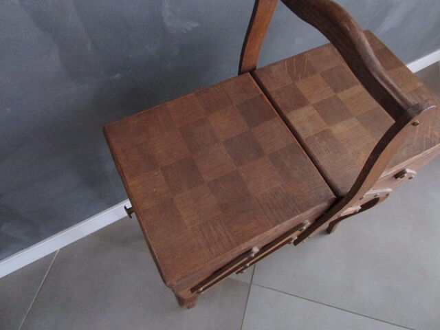 Travailleuse sur pied ancienne en bois
