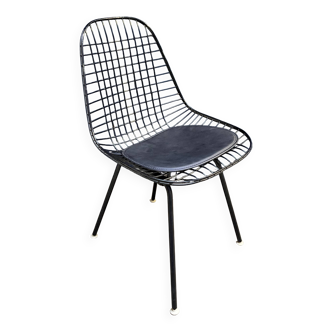 Eames Wire Chair DKX black with seat cushion