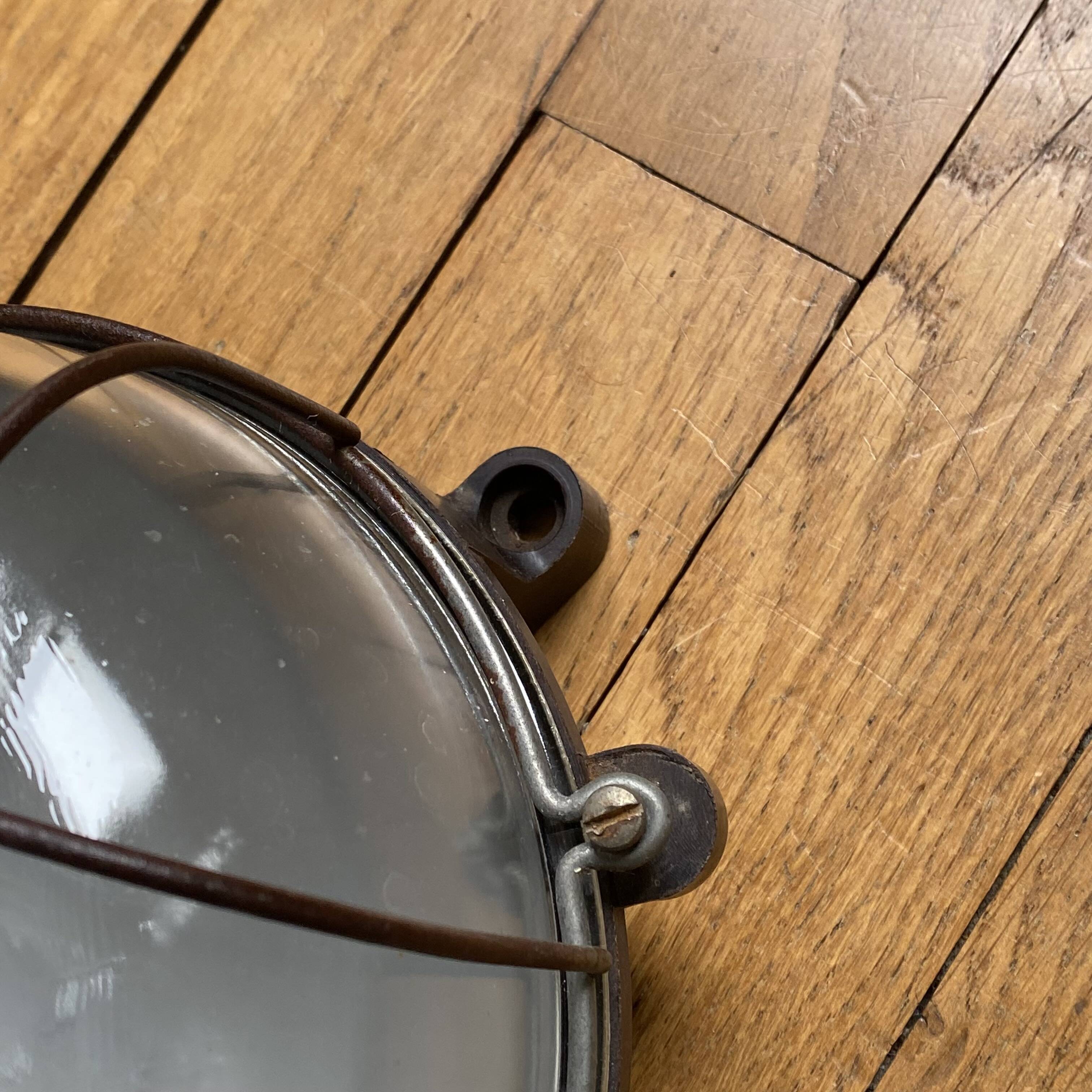 Waterproof industrial porthole light in Bakelite with a glass globe.