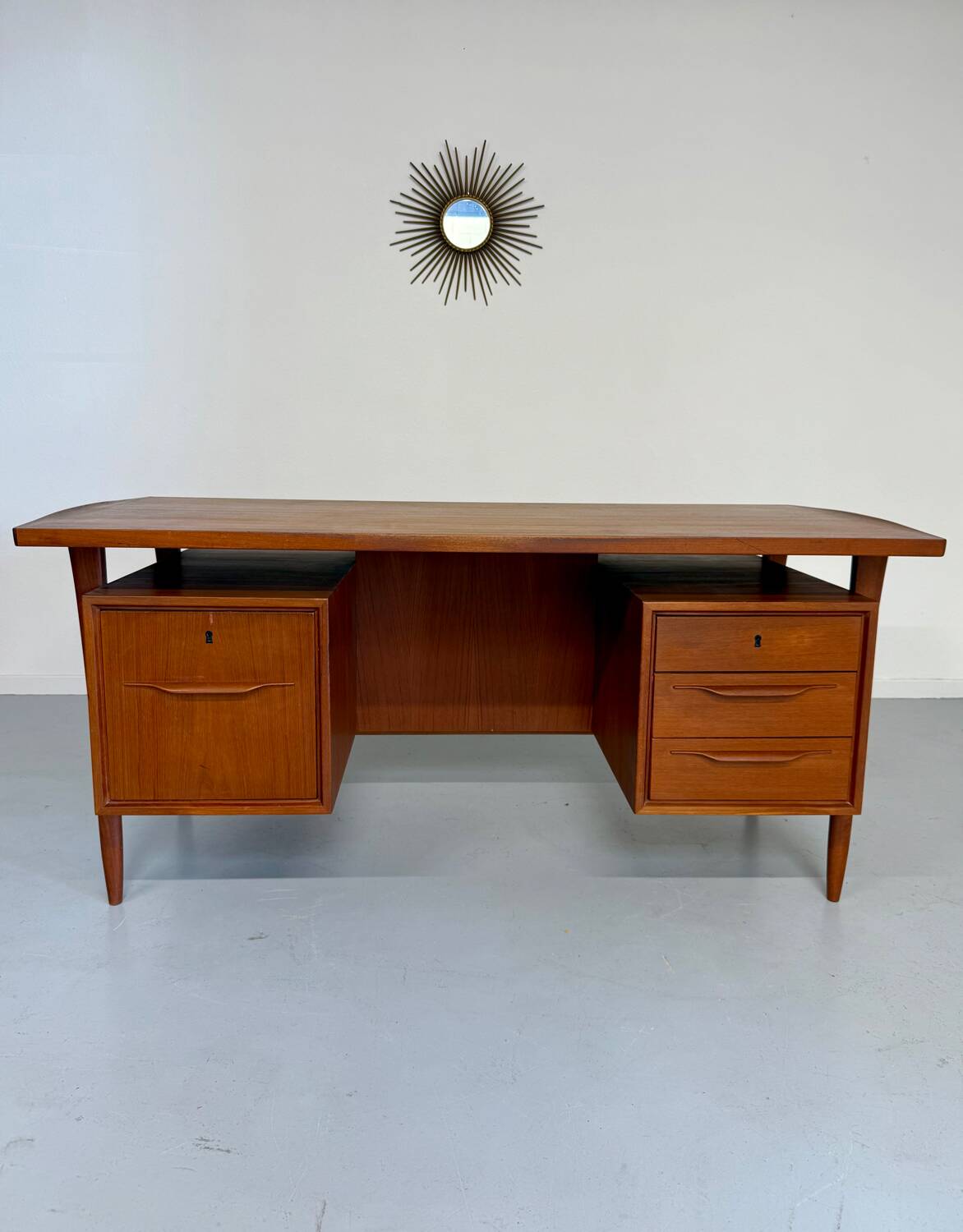 Scandinavian design desk Swiss Teack design 70s teak