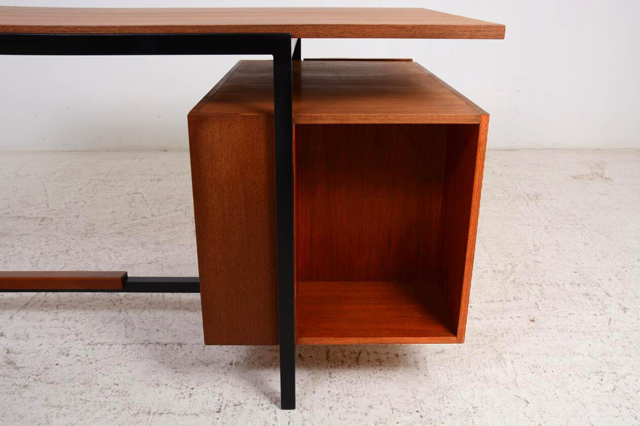 Bureau des années 50 en teck et métal.