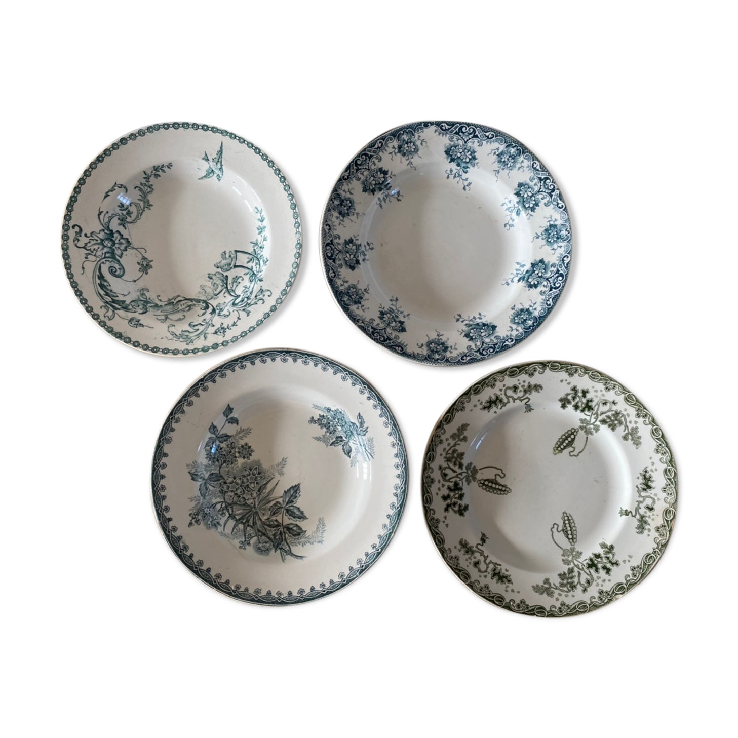 Set of 4 blue flowered plates