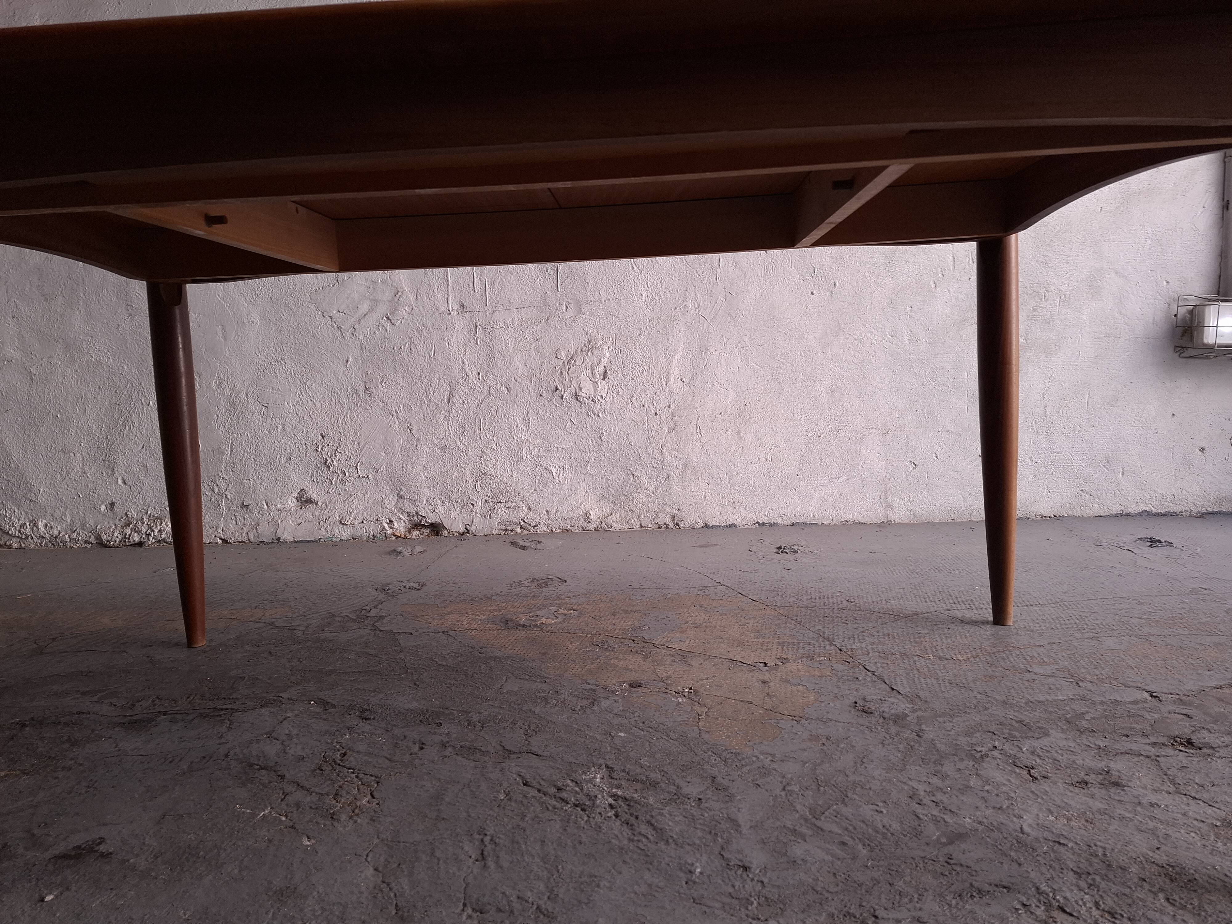 Scandinavian type table with integrated extension