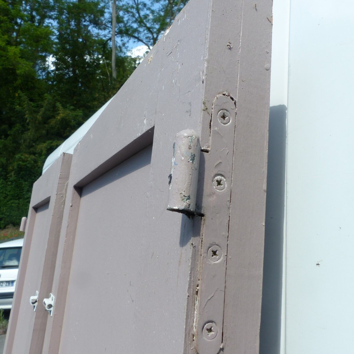 Old wooden doors 2 flaps