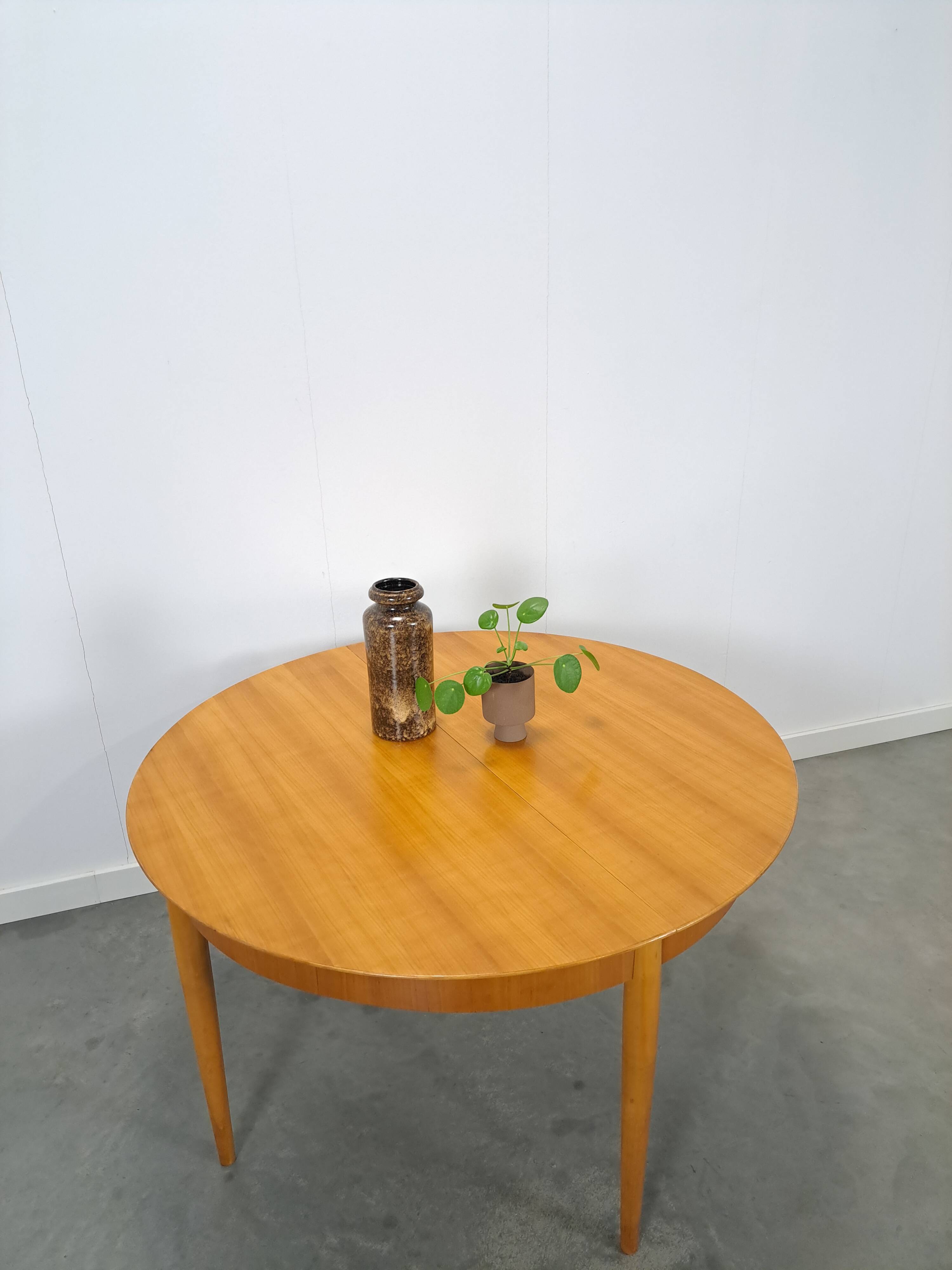 Table à manger ronde extensible Lübke design