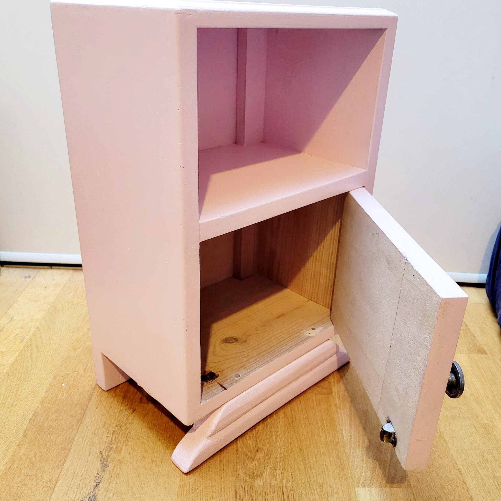 Petit chevet art déco rose