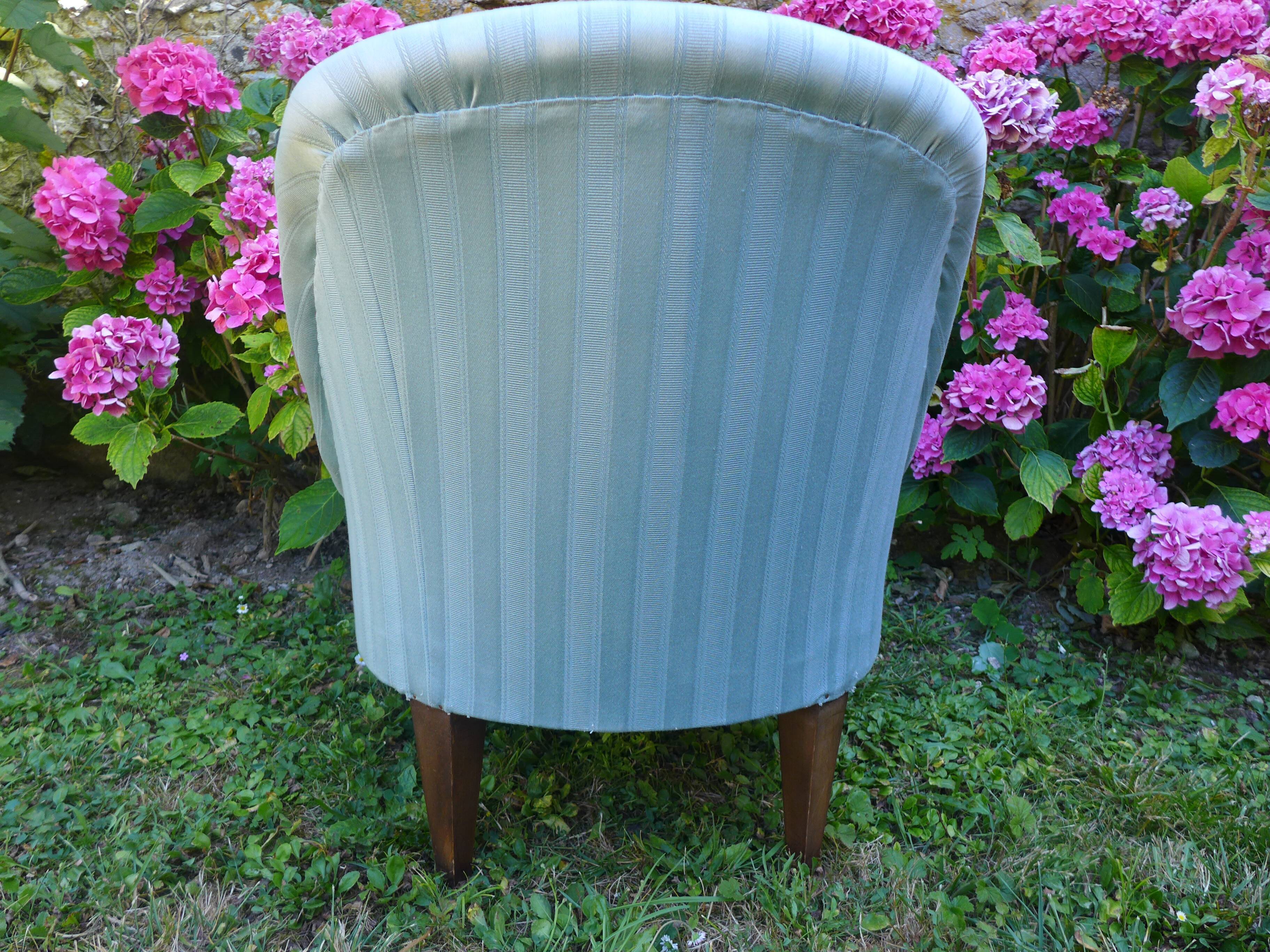Blue toad chair