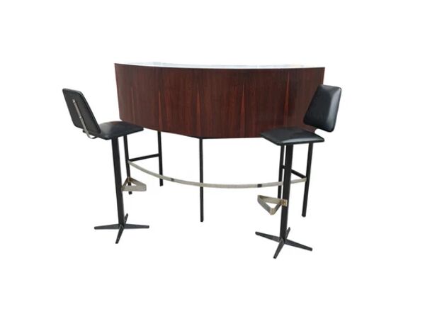 Bar en palissandre du milieu du XXe siècle avec tabourets de bar