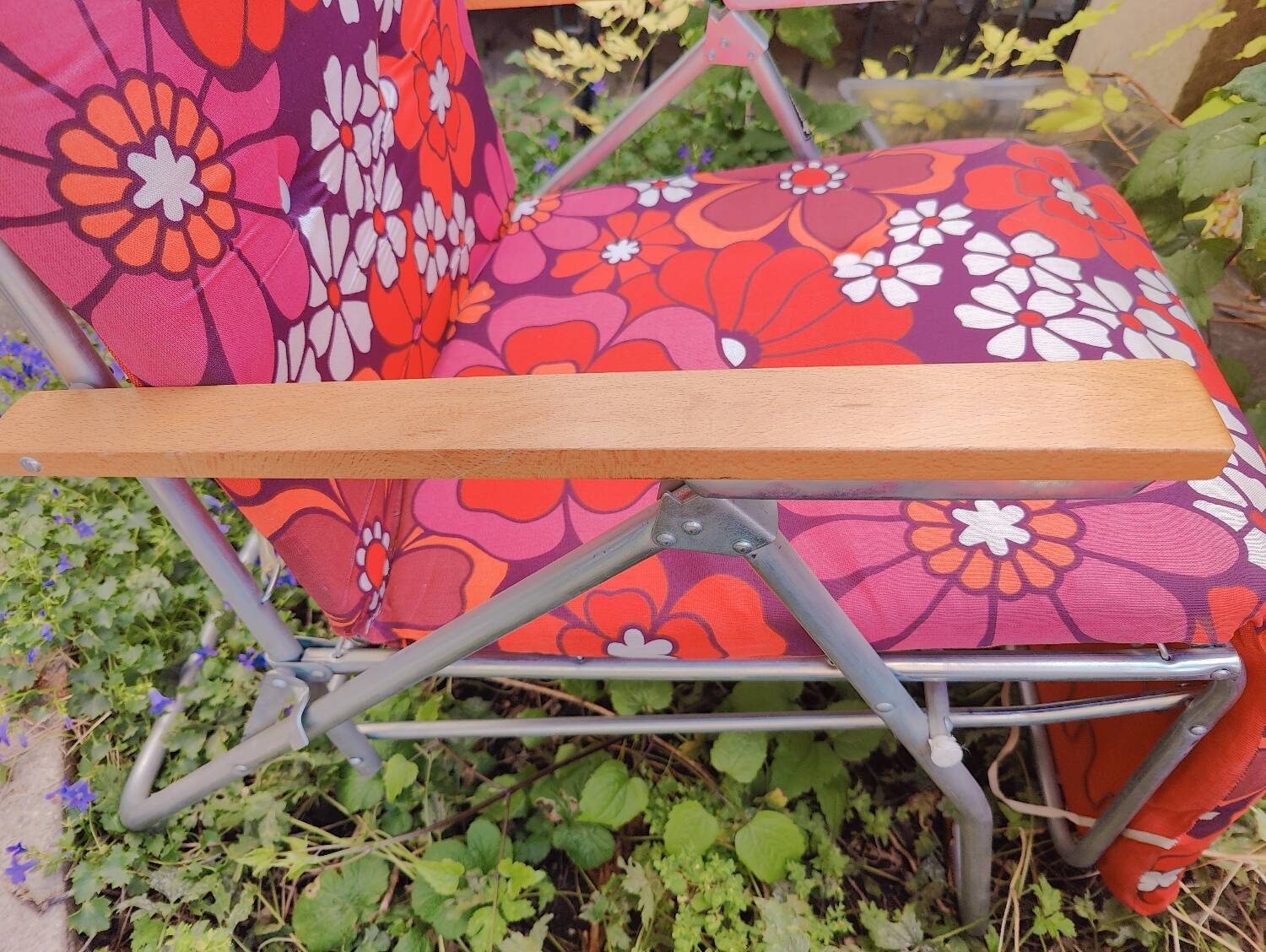 2 vintage floral deckchairs