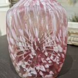Vase ancien carré ou carafe en pate de verre soufflé ciselé style Clichy rose