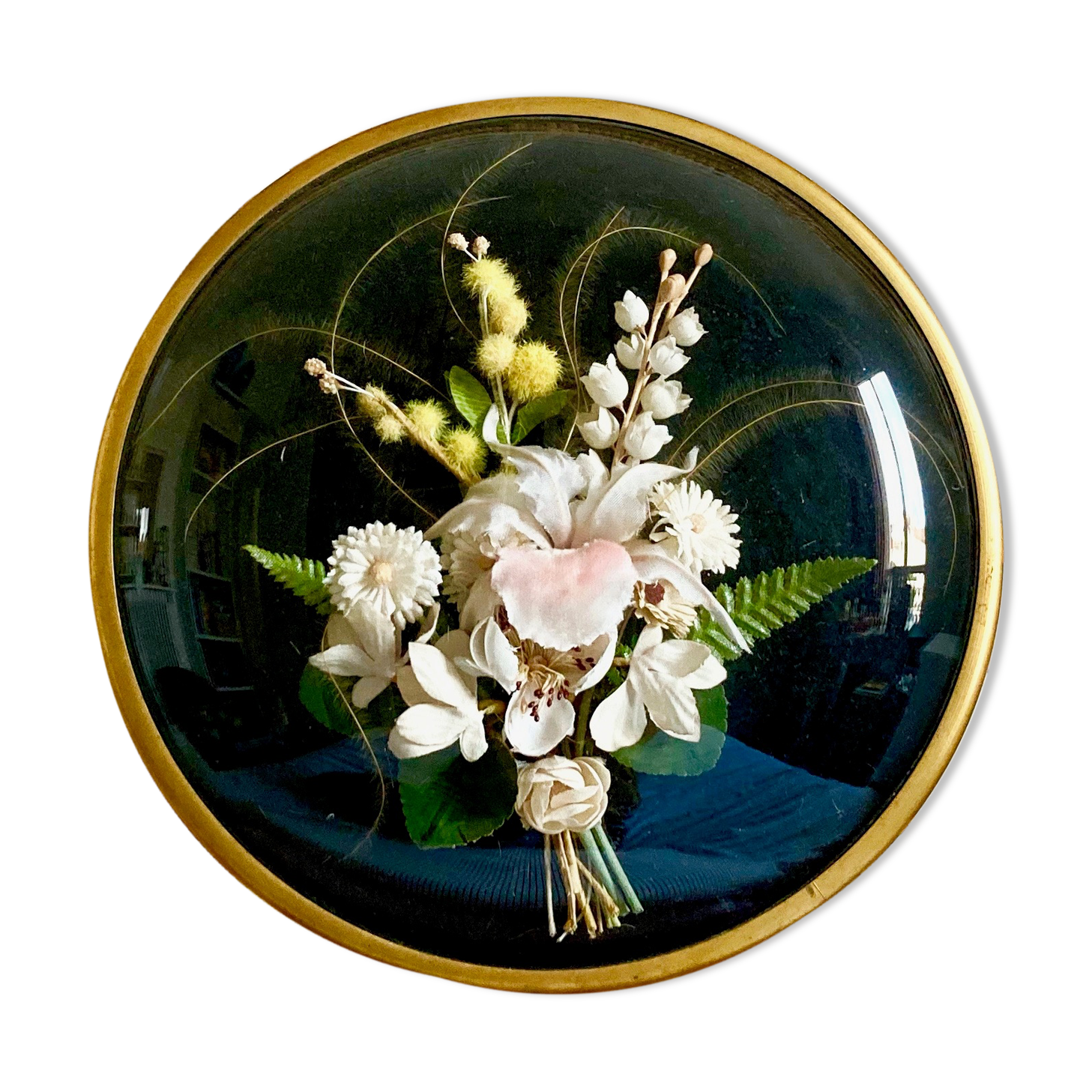 Bulging flower frame