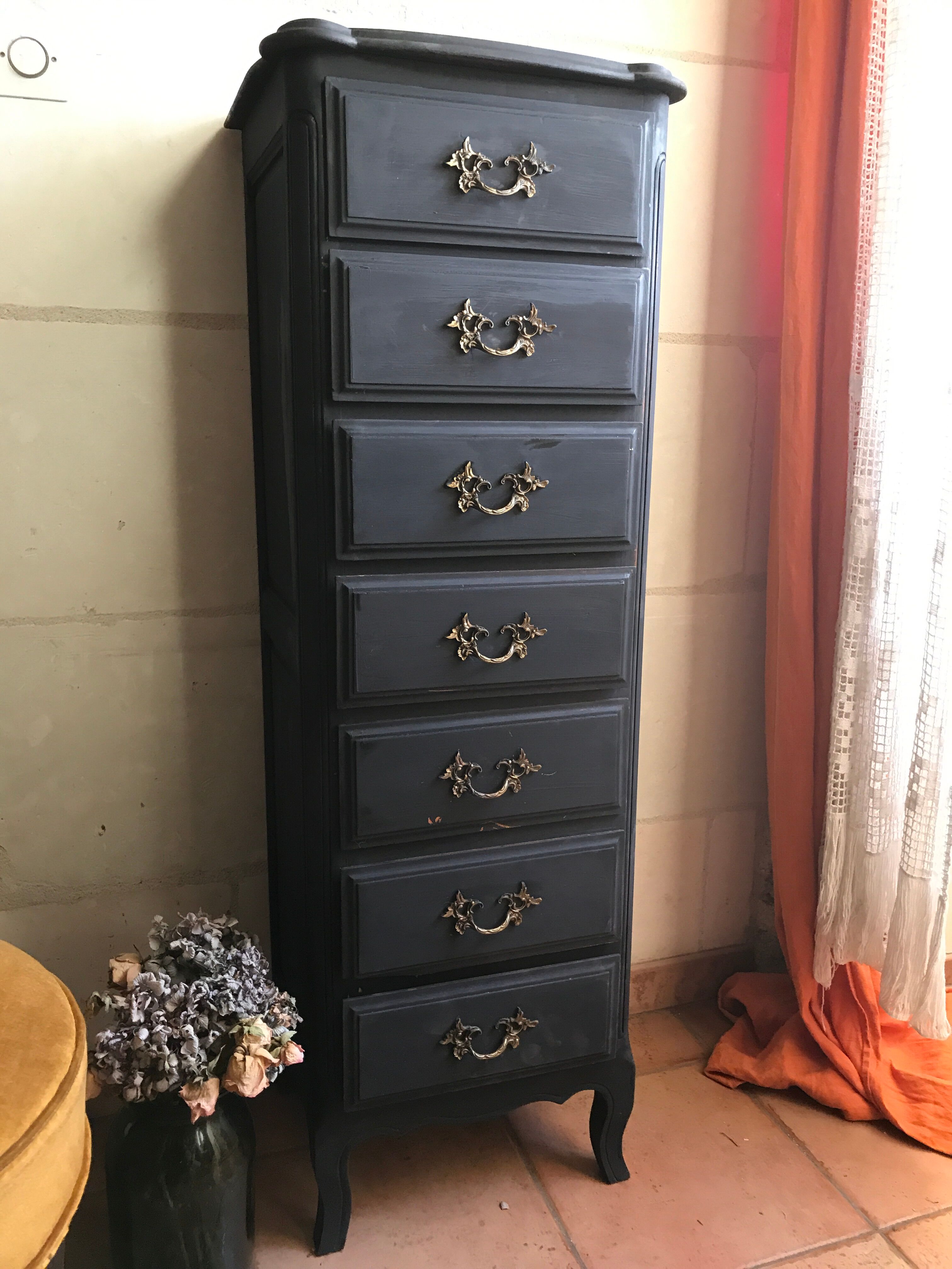 Chest of drawers
