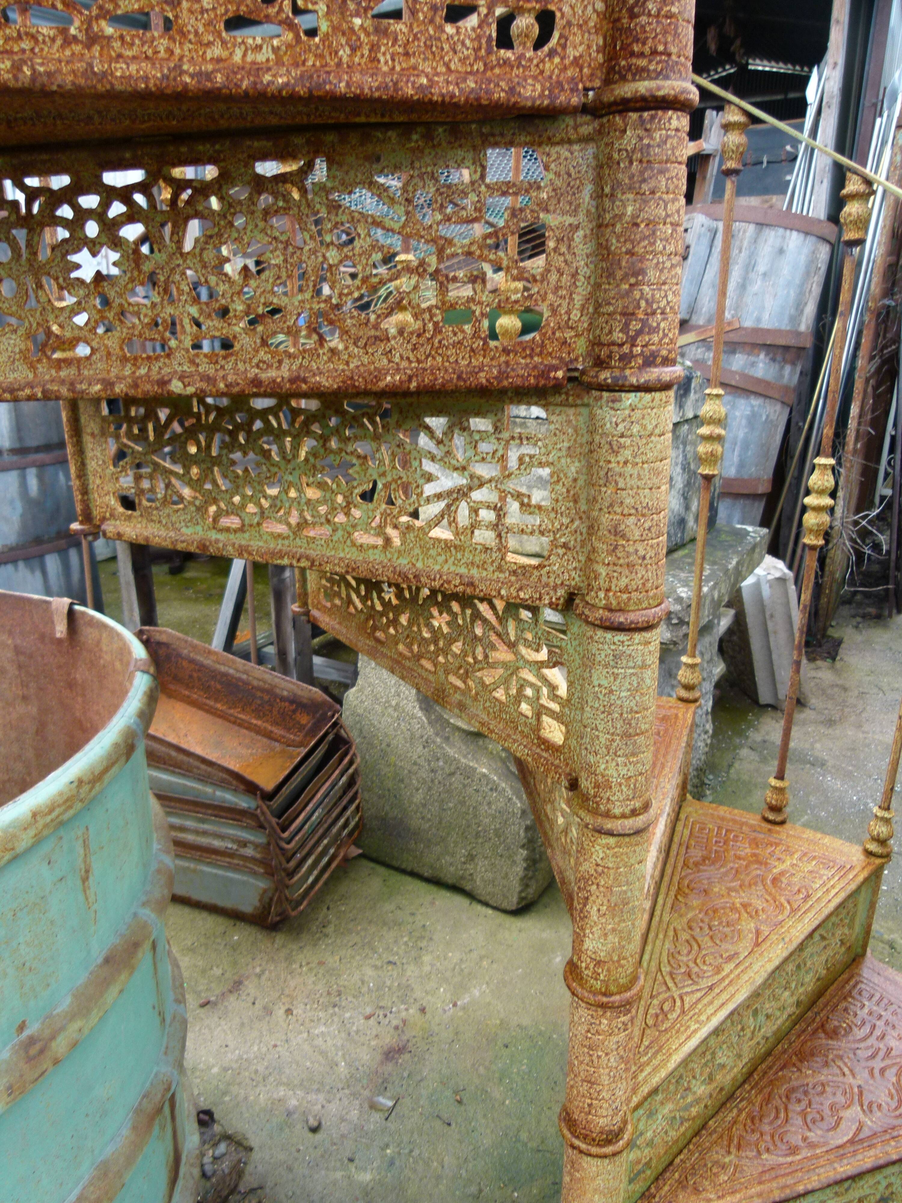Spiral staircase in cast iron XXth