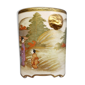 Golden Japanese pot cover with Geisha and child, vase bonsai