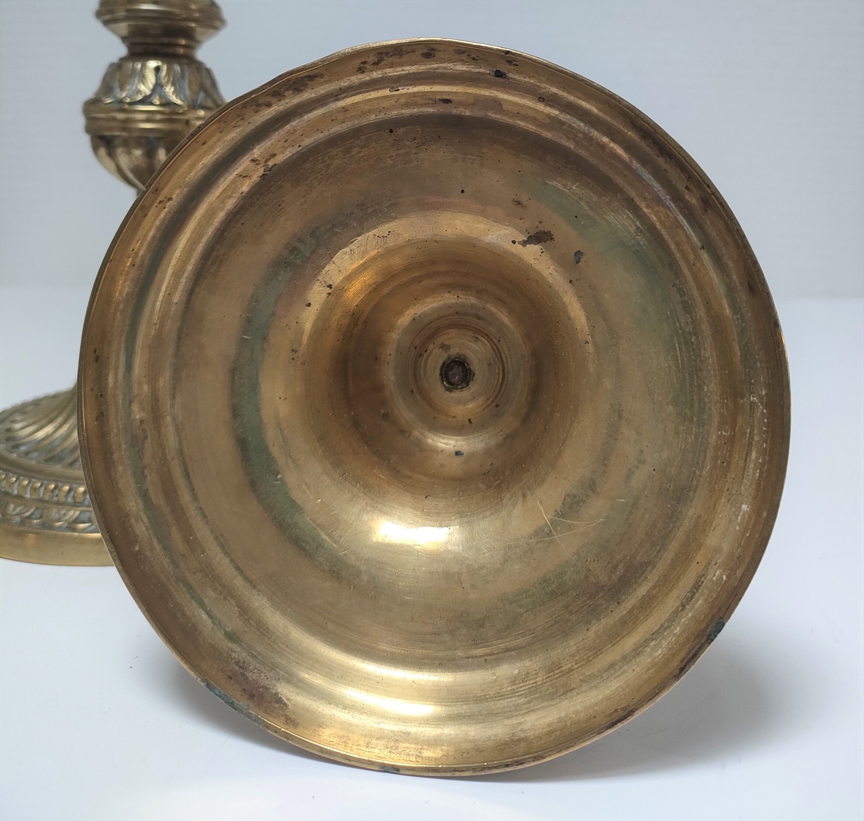 Paire de bougeoirs flambeaux bronze doré patiné style louis xvi époque 19ème