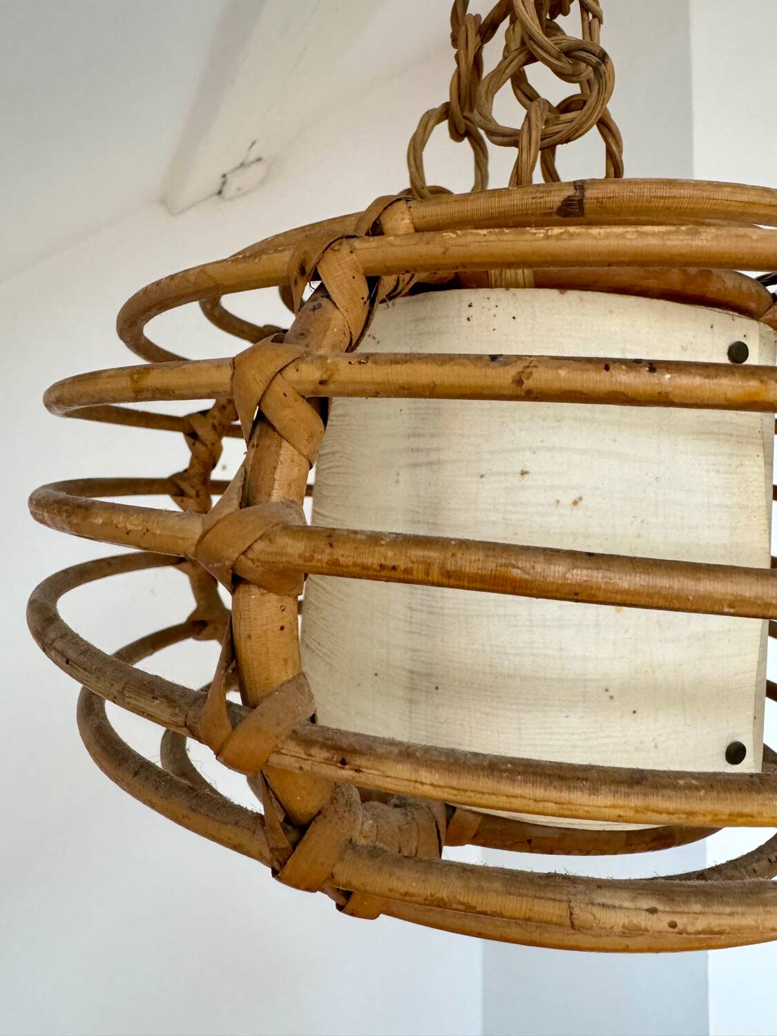 Suspension cage en rotin vintage
