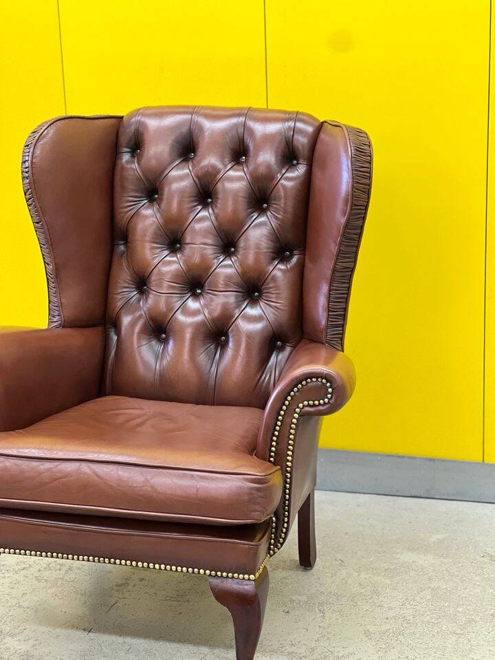 Fauteuil Chesterfield traditionnel anglais en cuir