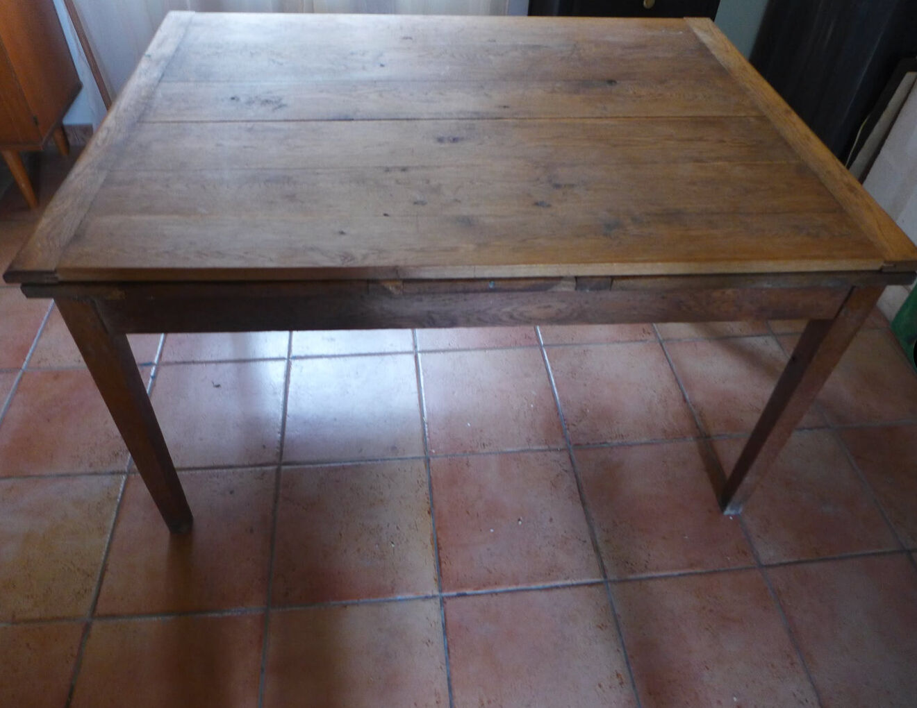 Extendable farm table