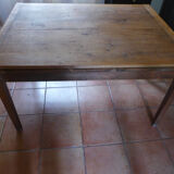 Extendable farm table