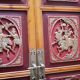 Armoire de mariage chinoise ancienne en orme sculpté et laqué – École de Ni