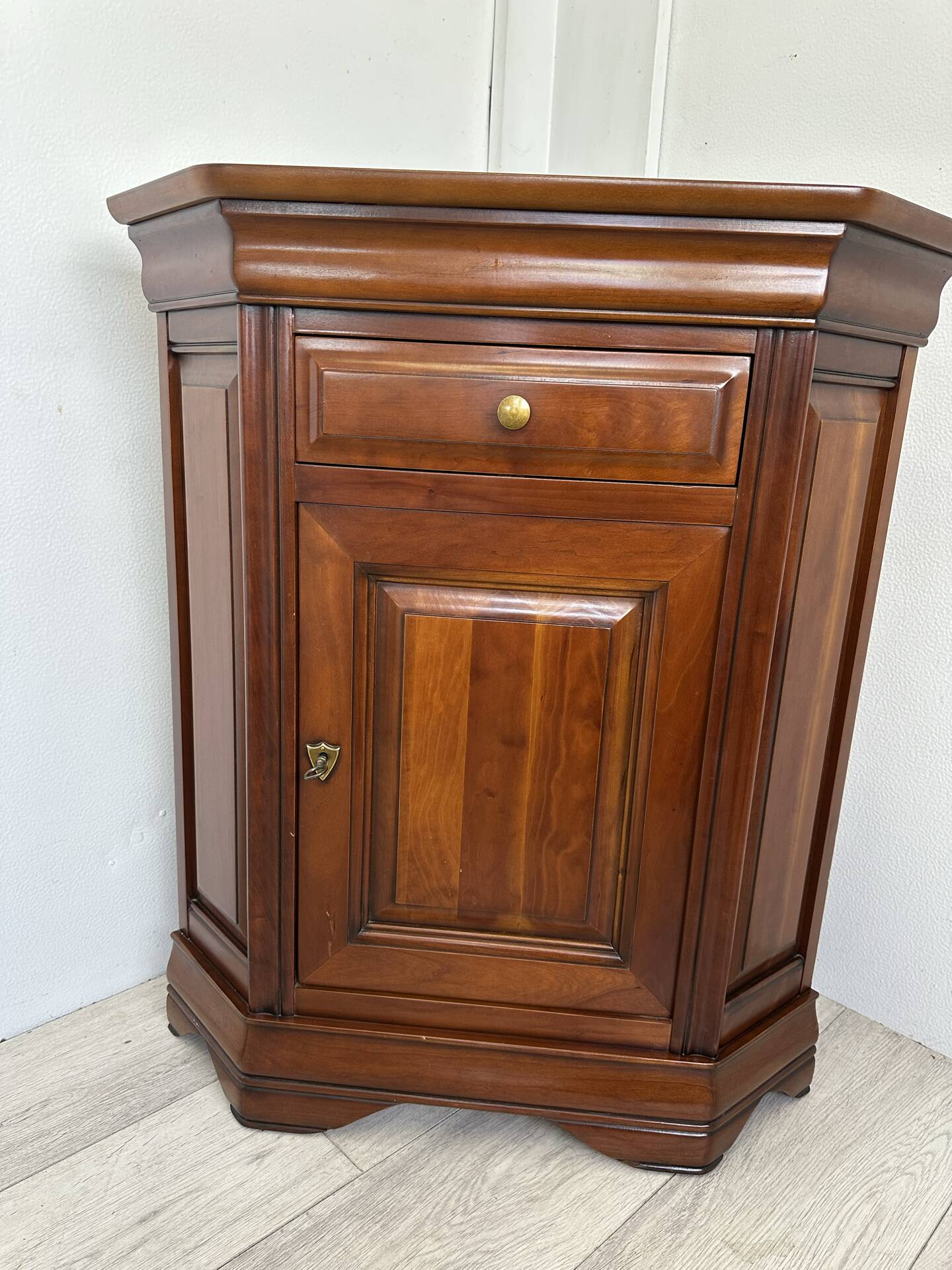 French vintage corner cabinet in solid wood by Ernest Ménard.