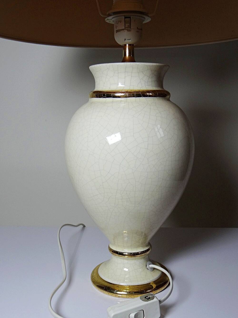 Ivory crackled earthenware lamp, in the style of vintage Le Dauphin.