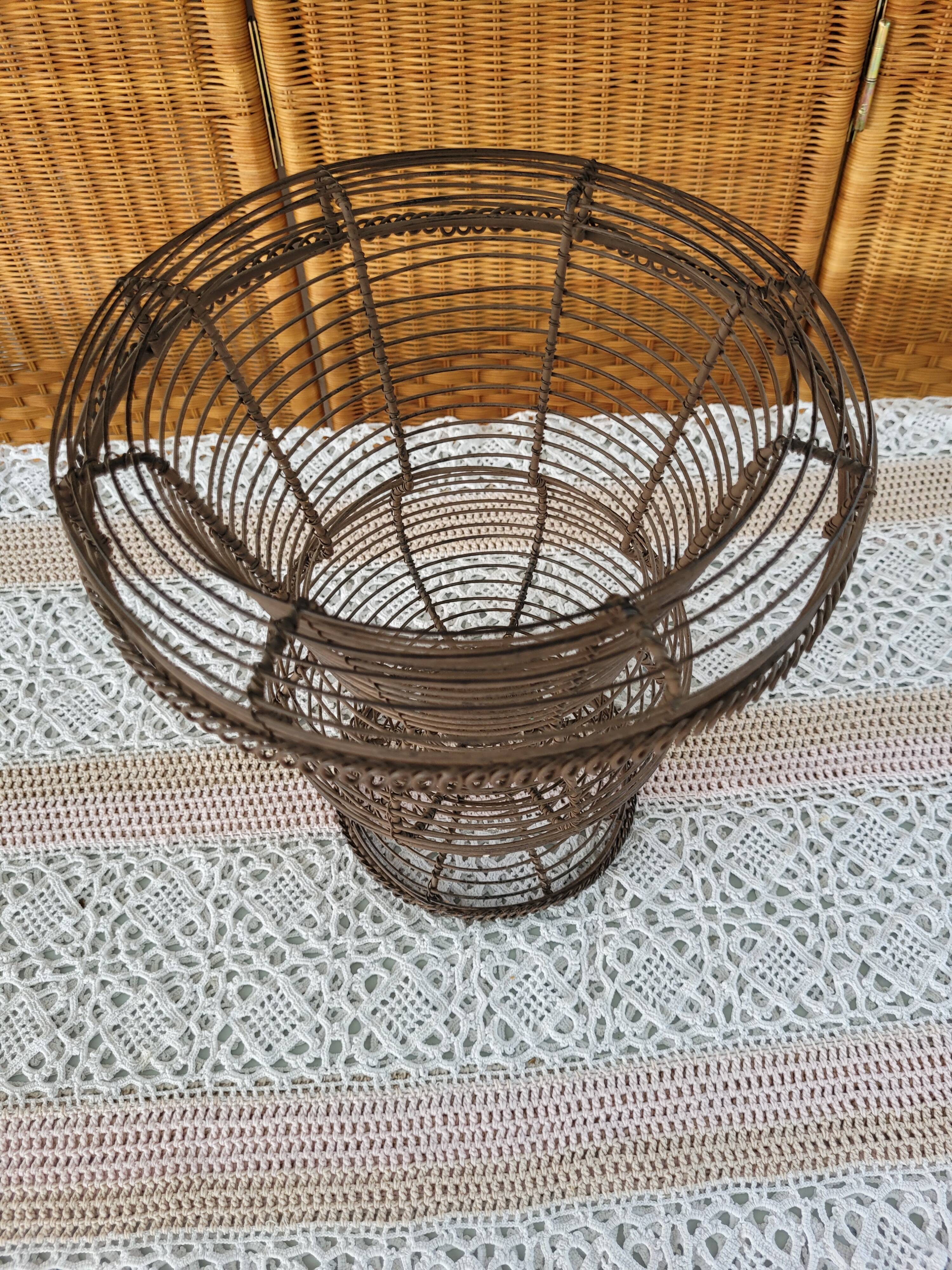 Medici vase in openwork iron