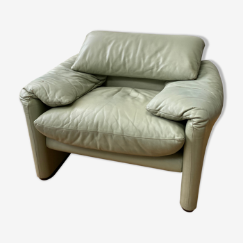 Maralunga armchair, design Vico Magistretti, editor Cassina