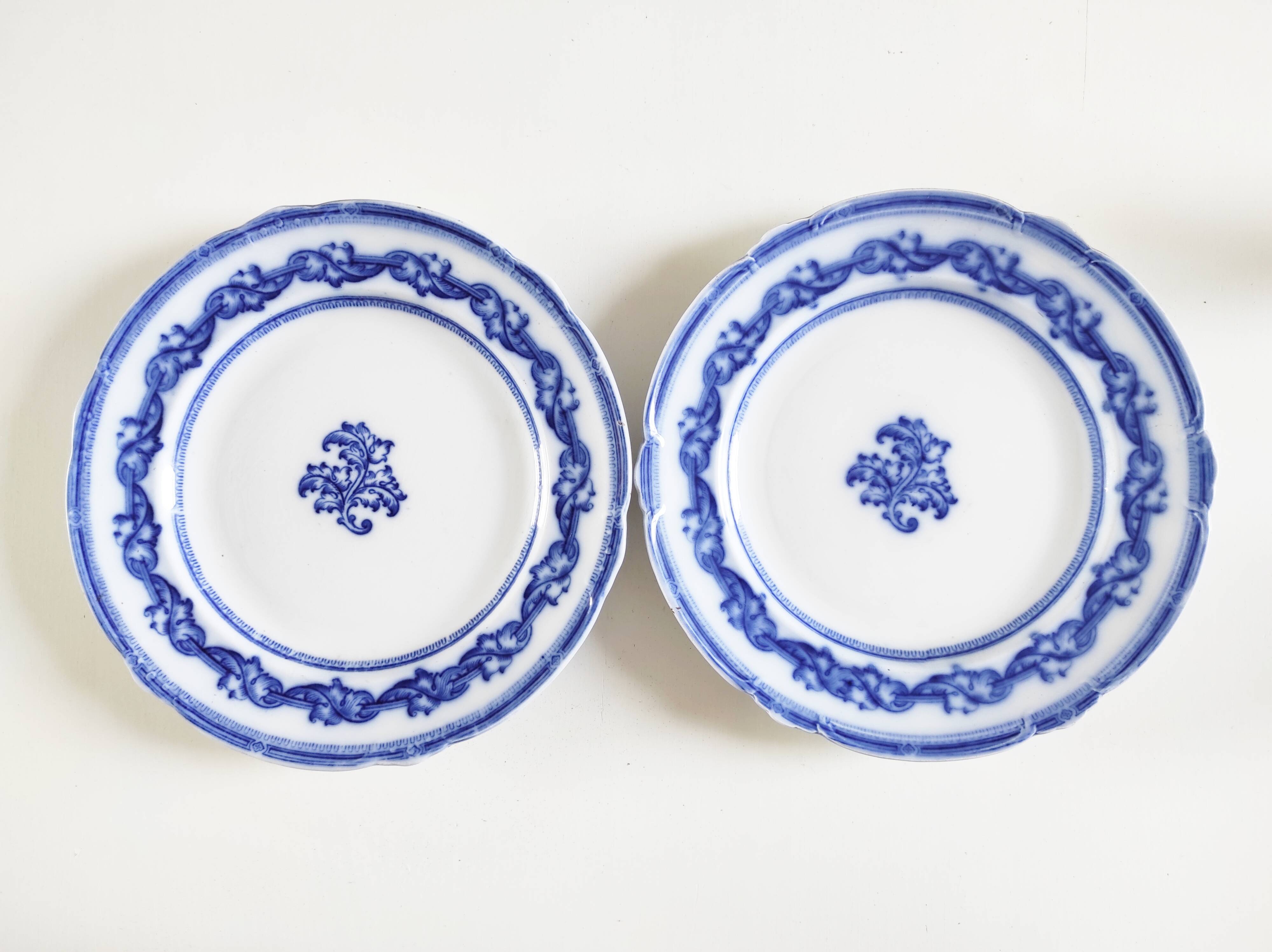 Pair of English earthenware plates, leaf pattern.