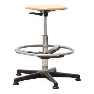 Tabouret à assise ajustable et