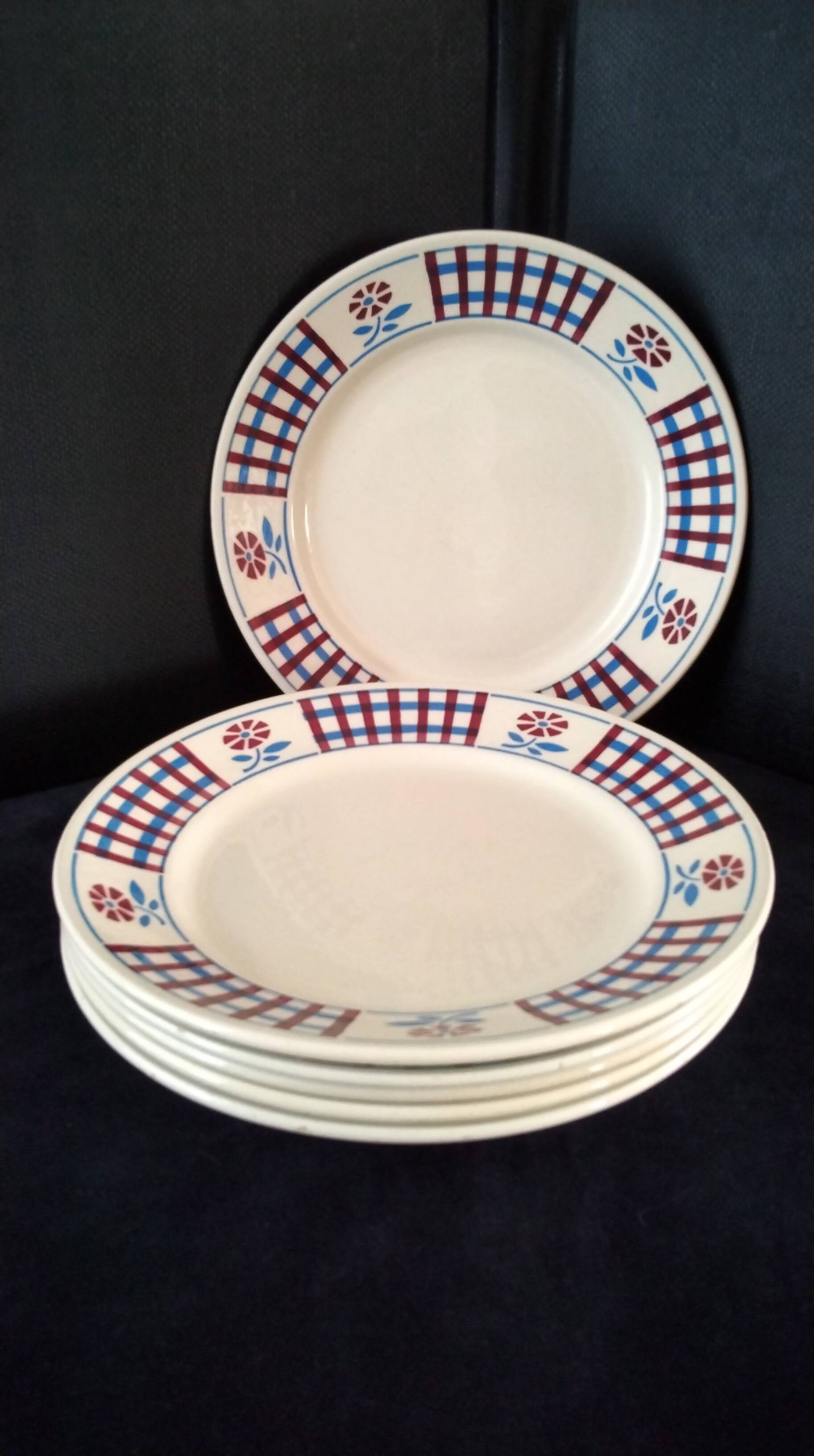 6 Assiettes plates en demi porcelaine de Badonviller